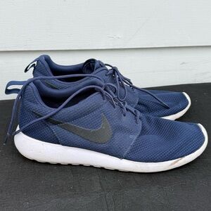 Nike Men's Navy Blue and White Athletic Shoes